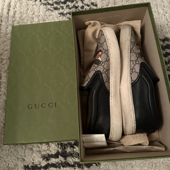Gucci men’s “Wolf” Slip on shoes - Picture 2 of 8